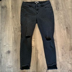 **SOLD** Refuge High Rise Black Distressed Jeans